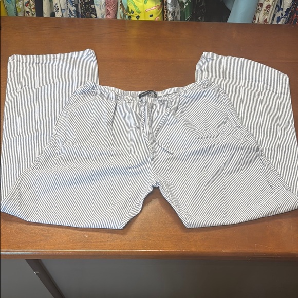 Brandy Melville White and Black Relaxed Fit Pants - Picture 1 of 3